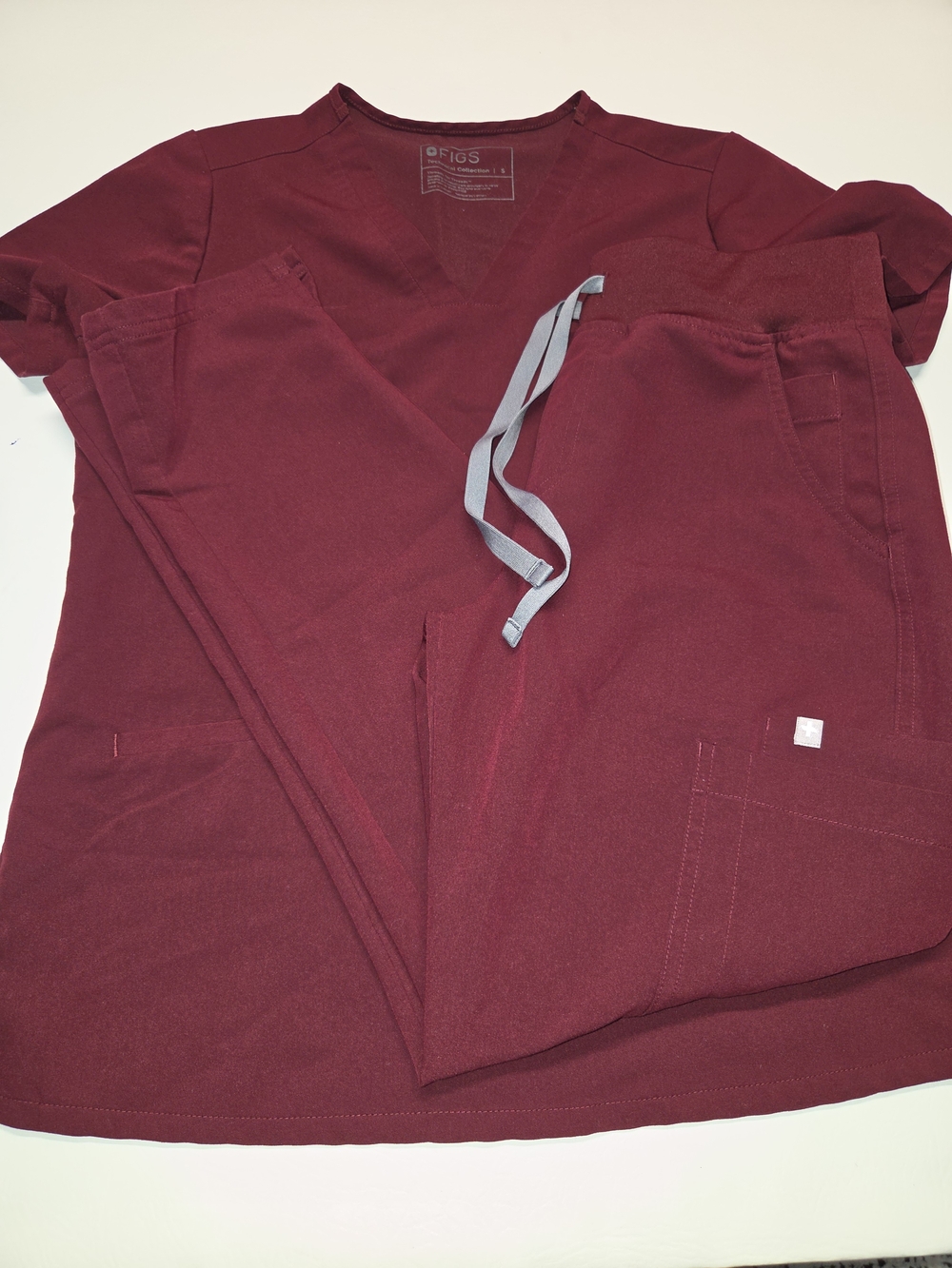FIGS Burgundy Scrub Set - Size Small Petite bottoms Top is small - Picture 1 of 4